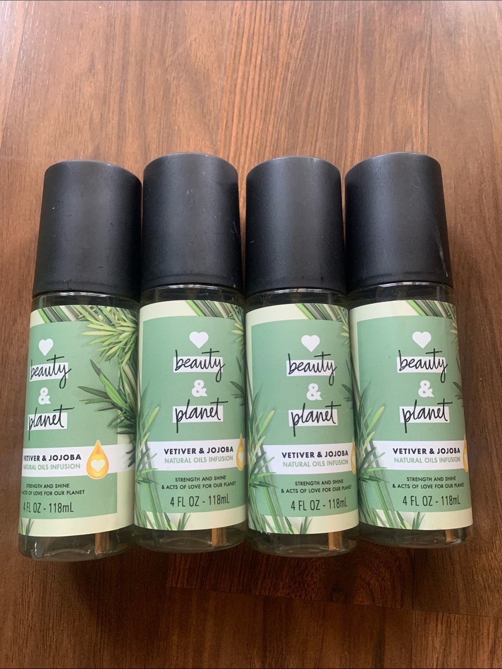 Vetiver & Jojoba Hair Treatment Roll-On (Green)
